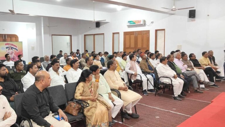 भाजपा जिला अध्यक्ष के लिए राय शुमारी भाजपा कार्यालय पर हुई