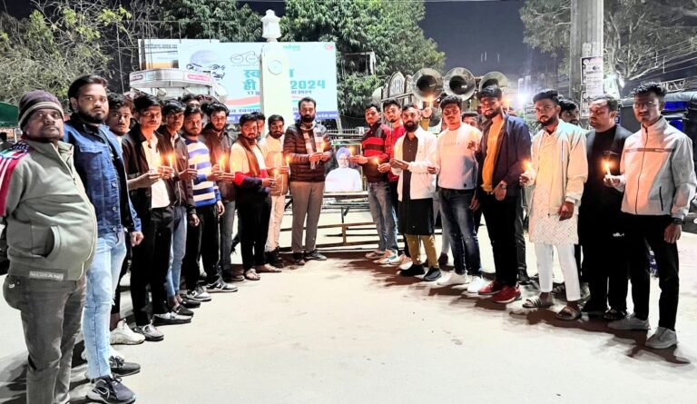 डॉ. मनमोहन सिंह के योगदान को याद कर एनएसयूआई ने अर्पित की श्रद्धांजलि डॉ. मनमोहन सिंह के योगदान को याद कर एनएसयूआई ने अर्पित की श्रद्धांजलि