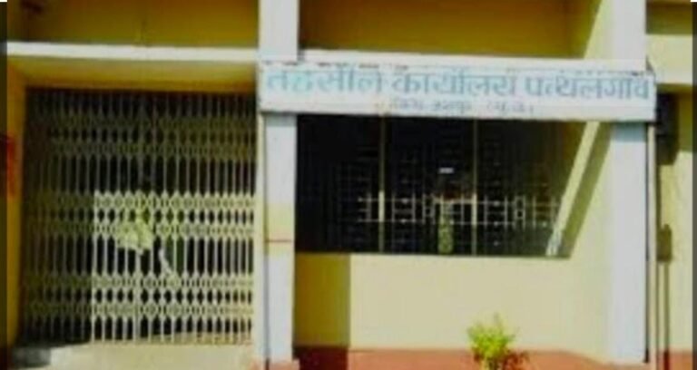 एसडीएम कार्यालय के नए बाबू को नही मिला चार्ज