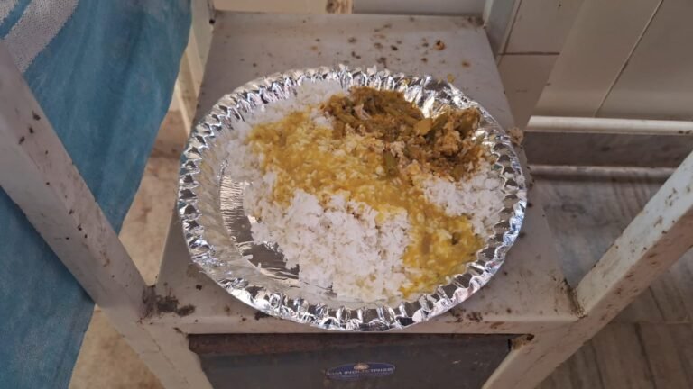 पत्थलगांव सिविल अस्पताल में मरीजों को घटिया भोजन परोस रहे प्रबंधन