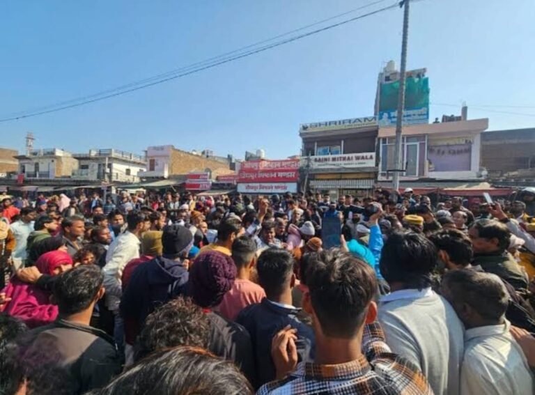 रोडवेज बस ने सड़क पर खड़े व्यक्ति को रौंदा, सिर के ऊपर से गुजरा पहिया, सड़क पर बिखरे मांस के टुकड़े, 2 घंटे तक रहा जाम