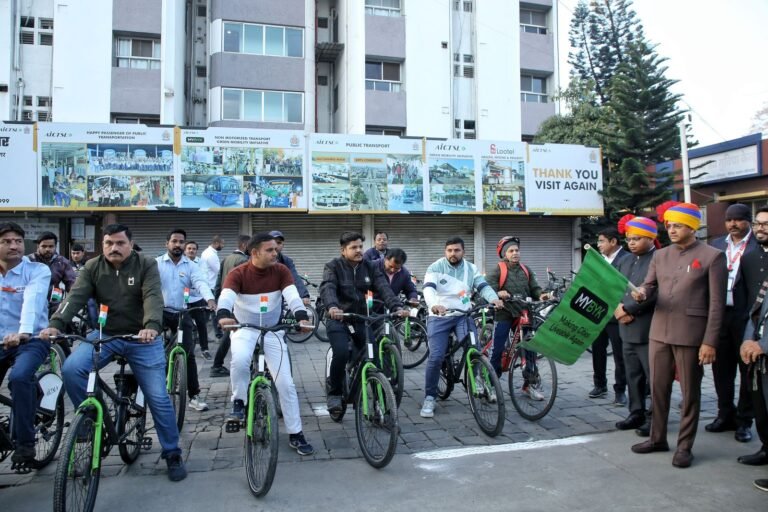 झंडा वंदन के साथ फ्रीडम राइड को मिली हरी झंडी