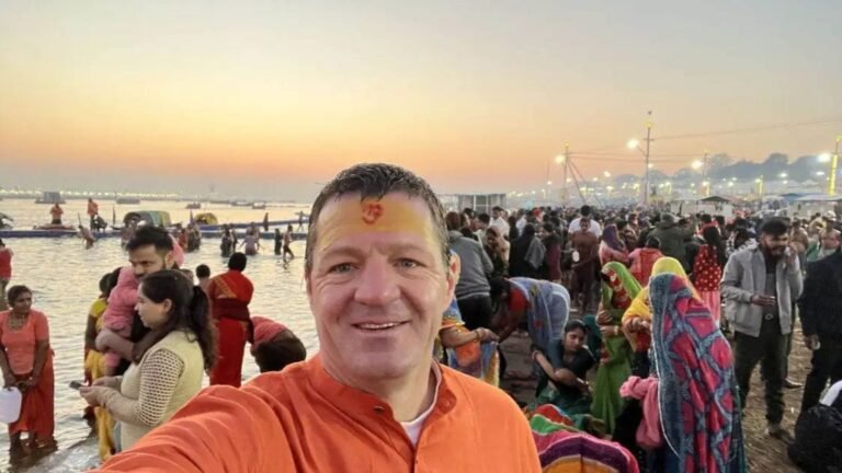 इंडिगो एयरलाइंस के CEO ने संगम में लगाई डुबकी, बोले- शब्दों में नहीं बयां की जा सकती महाकुंभ की ऊर्जा