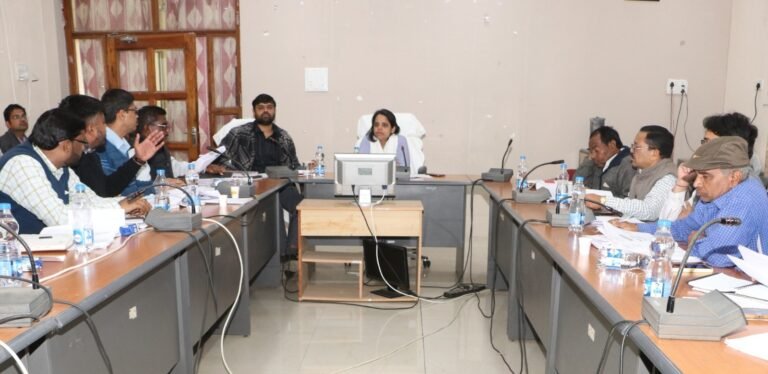 सभी जनपद कार्यालयों में बॉयोमैट्रिक उपस्थिति अनिवार्य