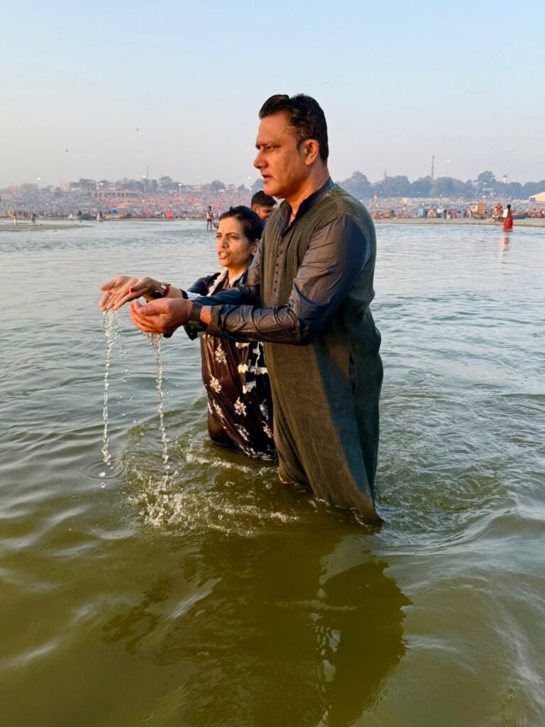 महाकुम्भ की आस्था में ओतप्रोत नजर आए अनिल कुंबले, त्रिवेणी संगम में किया पावन स्नान