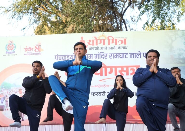 स्वच्छ सुखे नाले में स्वस्थ योग अभ्यास,महापौर के साथ प्रदेश के अन्य महापौर ने किया योग