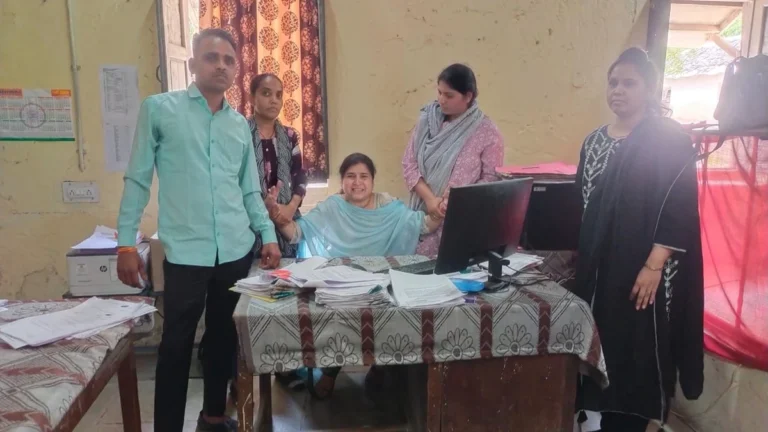 UJJAIN : उज्‍जैन में नायब तहसीलदार की रीडर 5000 रुपये की घूस लेते गिरफ्तार
