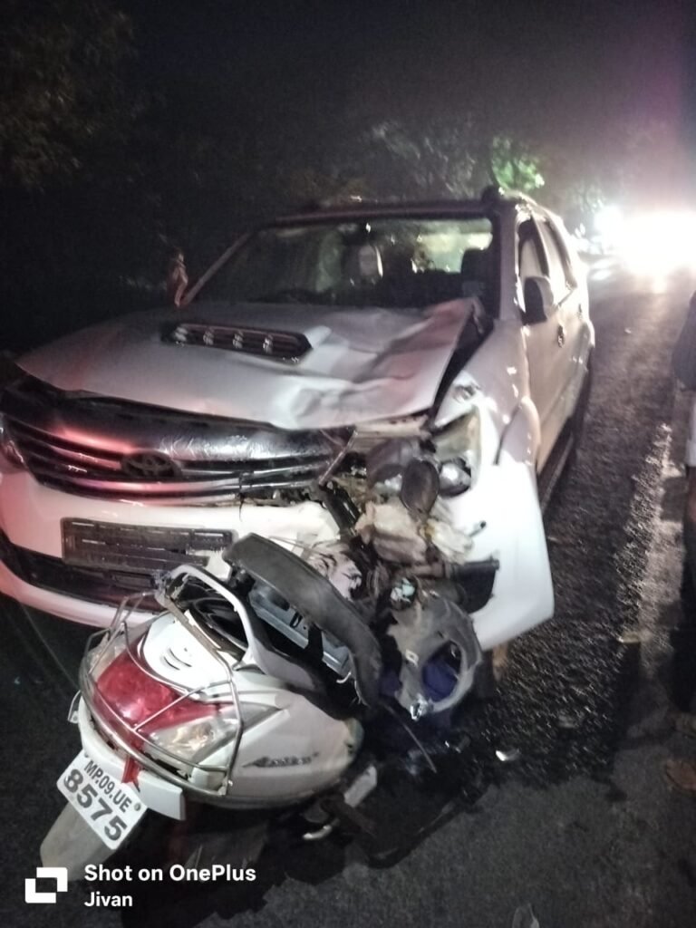 फॉरच्यूनर ने स्कूटी को मारी टक्कर,ग्राम पाँनवा निवासी अधेड़ की हुई मौत