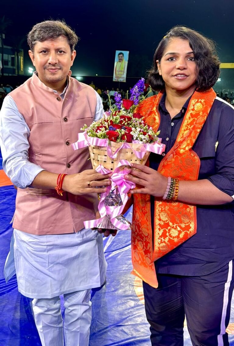 देश विदेश की विभिन्न 54 महिला पहलवानों ने दिखाया अखाड़ों में अपना दम खम
