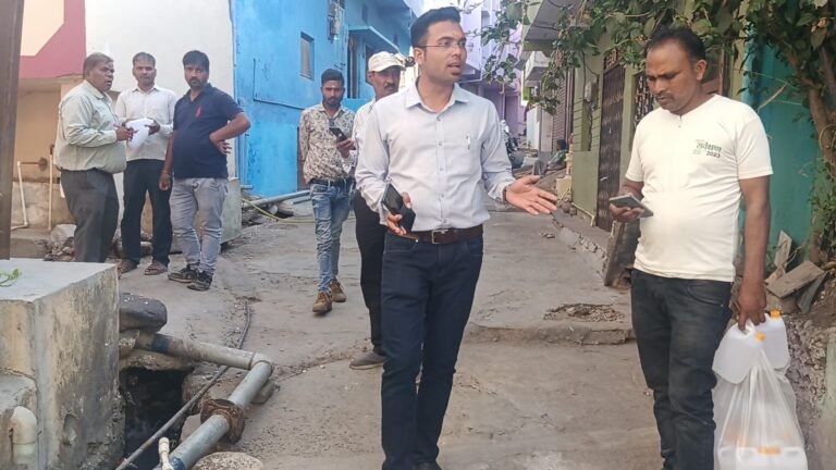 जिले की पीएचई टीम ने लिए पेयजल के सैंपल, जांच करने लैब भेजेंगे
