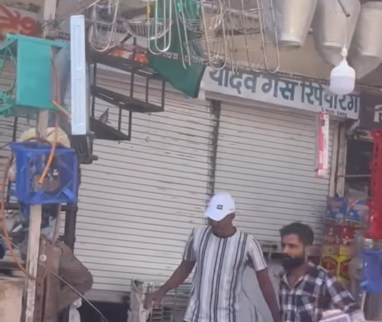 इंदौर के मूसाखेड़ी में अवैध रूप से भरी जा रही गैस टंकियां फटी, दो लोग घायल इंदौर के मूसाखेड़ी में अवैध रूप से भरी जा रही गैस टंकियां फटी, दो लोग घायल