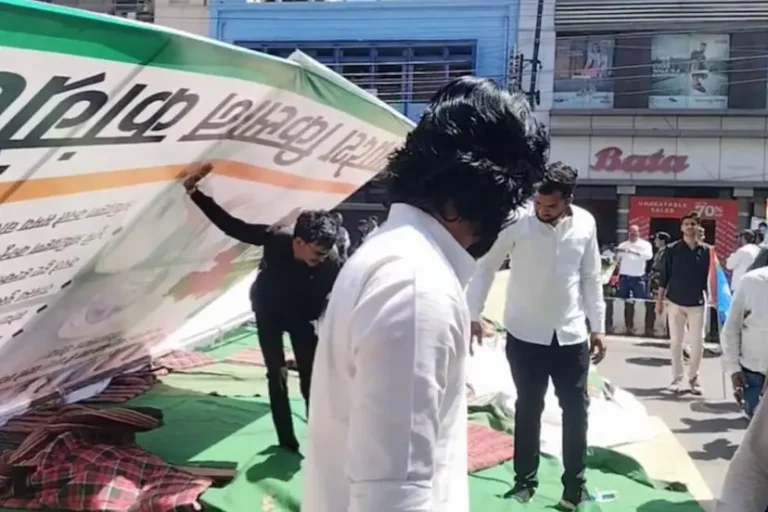 BHOPAL : एमपी में प्रदर्शन के दौरान कांग्रेस का मंच टूटा, प्रदेशाध्यक्ष सहित कई नेता घायल