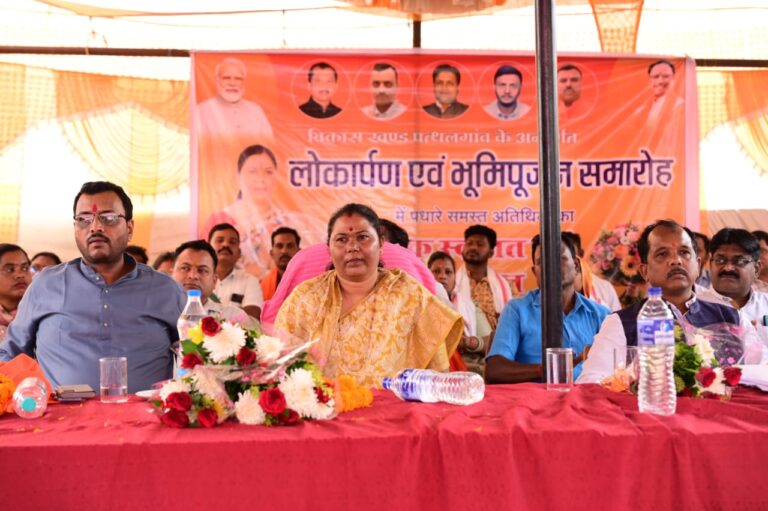 पत्थलगांव विकासखण्ड अंतर्गत सड़क के लोकार्पण व भूमिपूजन कार्यक्रम में शामिल हुई विधायक गोमती साय