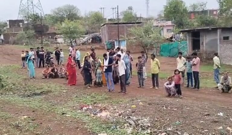 गुना : मां से कहकर गया कुछ देर में आ रहा हूं, ट्रेन से टकराया 15 साल का छात्र, हुई मौत