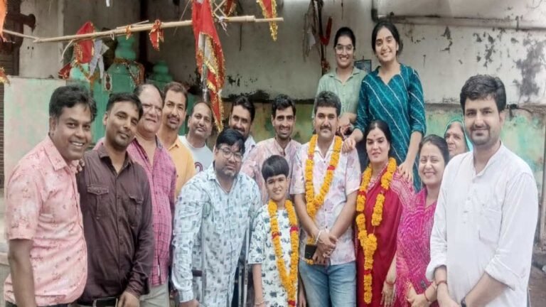 धार के एक परिवार पर टूटा दुखों का पहाड़, गाड़ी नदी में गिरी, पिता की मौत, बेटा घायल, मां लापता