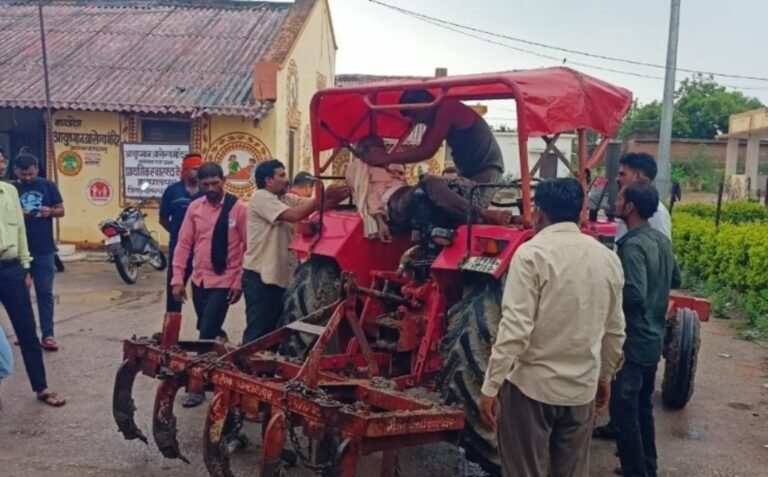 छतरपुर : आकाशीय बिजली गिरने से किसान और बकरी की मौत, खेत में कर रहा था काम