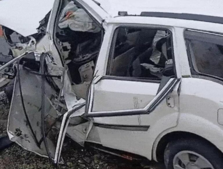 राजगढ़ में भीषण सड़क हादसा, डिवाइडर से टकराई कार, मां – बेटे समेत चार की मौत