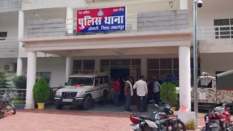 जबलपुर : घर से भागी युवती के सनसनीखेज आरोप- मां ने मेरा सौदा ठाकुर से कर दिया