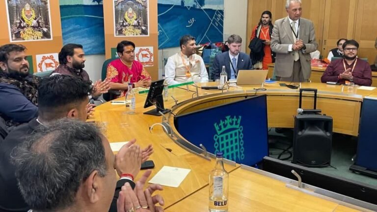 ब्रिटिश संसद में गूंजा हनुमान चालीसा, पाकिस्तानी हुआ सनातनी, बाबा से गजब सवाल