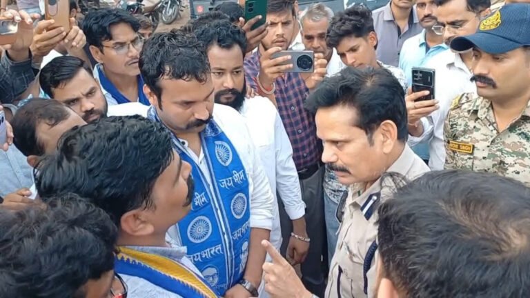 छतरपुर : पुलिस ने आदिवासी युवकों के गुप्तांग में डाली मिर्ची, सनसनीखेज मामला