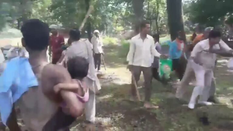 कटनी में खाकी पर फूटा ग्रामीणों का गुस्सा, लाठी-डंडों से वन टीम पर किया हमला
