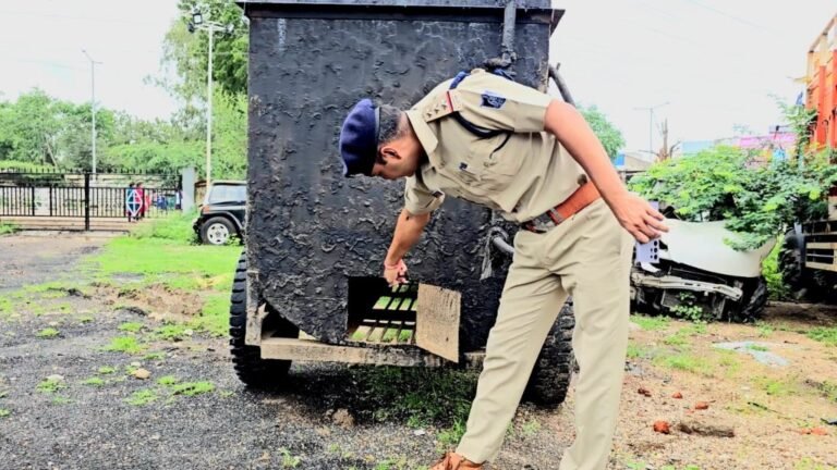 नीमच में डामर की जगह मिला मादक पदार्थ, नशे की तस्करी का तरीका देखकर पुलिस भी हो गई हैरान