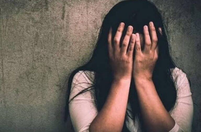 इंदौर में युवक ने नाम बदलकर युवती को प्रेम जाल में फसाया, फिर शुरू हुआ ब्लैकमेलिंग का खेल