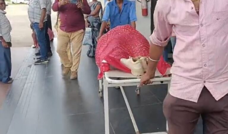 बैतूल में चलती ट्रेन में चढ़ने की कोशिश में युवती की मौत, बचाने वाला युवक भी घायल