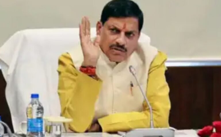 हरदा लाठीचार्ज पर सीएम मोहन का बड़ा एक्शन, ASP, SDM और SDOP हटाए गए हरदा लाठीचार्ज पर सीएम मोहन का बड़ा एक्शन, ASP, SDM और SDOP हटाए गए