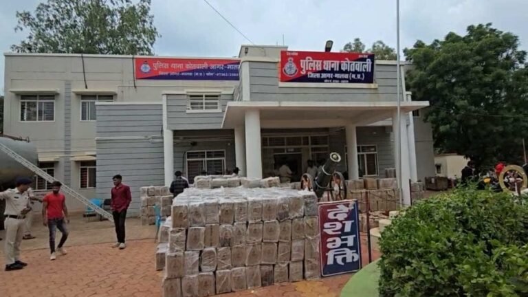 आगर मालवा : पुष्पा स्टाइल में तस्करी, ऑयल टैंकर से करोड़ों की अंग्रेजी शराब जब्त