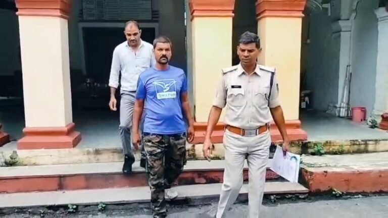 उज्जैन : कम भाव में प्याज बेचने पर बाप ने डांटा, बेटे ने पेट्रोल डाल लाइटर से लगा दी आग