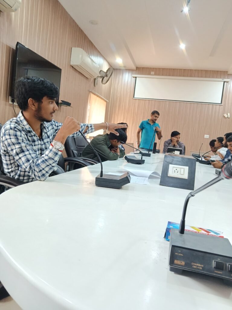 नेपाल का भविष्य किसके हाथों में?