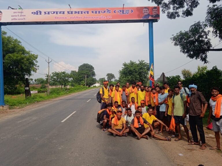 पैदल शारदा मां के मैहर पवन स्थान पर लगातार 12 वर्षों से लग रहे सागर के हाजिरी स्थानीय शासन प्रशासन नहीं दें रहा ध्यान