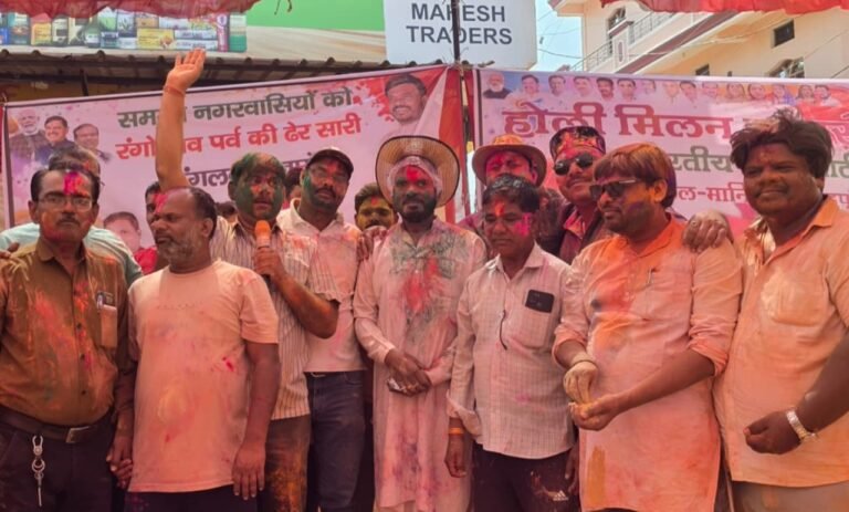 शहपुरा में रंगपंचमी पर होली मिलन समारोह में फाग गायन की रही धूम डिंडोरी