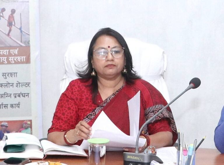 पड़रिया कला में मिट्टी धसकने की घटना में मृत महिला के परिजनों को आर्थिक सहायता स्वीकृत