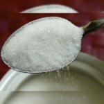 सरकार के सख्त कदमों के बाद चीनी के दामों में बड़ी गिरावट, एक्स-मिल भाव 18% घटकर ₹55 प्रति किलो पर आया