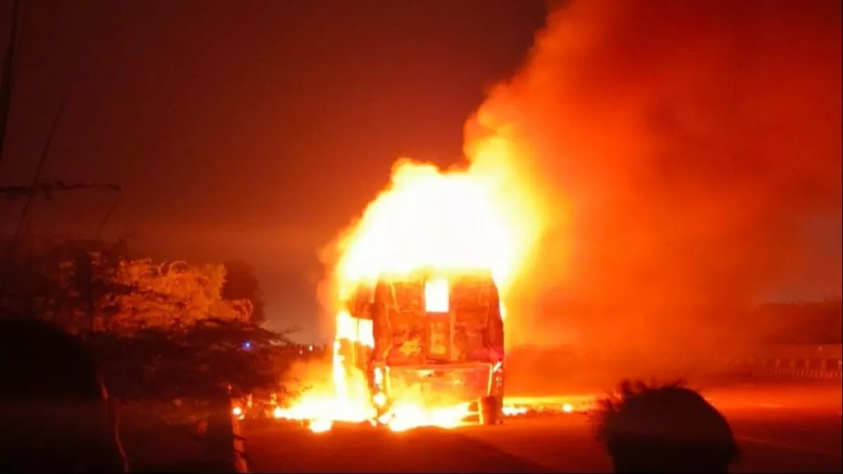 03_11_2024-yamuna_expressway_bus_fire_23825623.webp