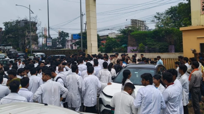 07_09_2026-mp_intern_doctors_protest_m.webp