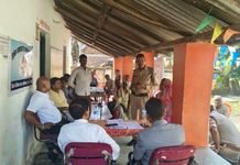 ग्राम मानिकपुर में विधिक साक्षरता शिविर का आयोजन: नेशनल लोक अदालत को लेकर ग्रामीणों को किया गया जागरूक